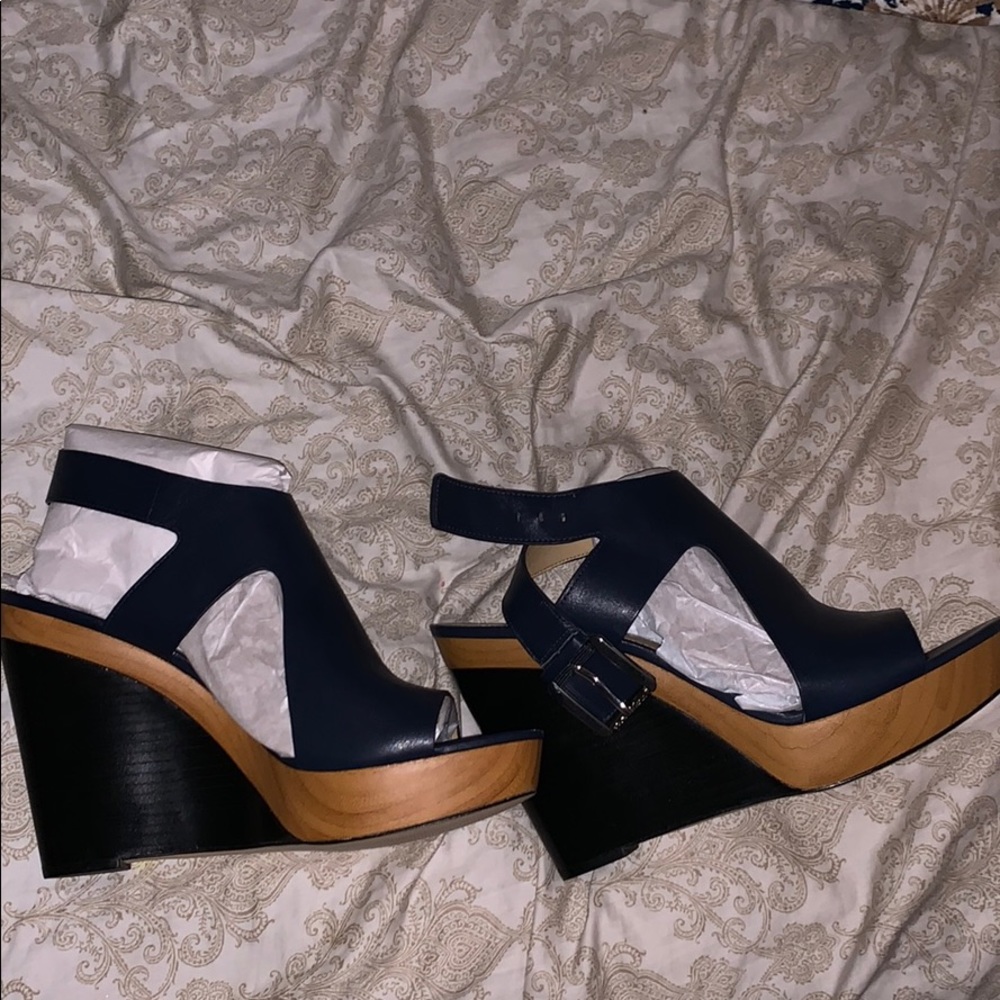 Michael Kors wedge sandal - Picture 4 of 4
